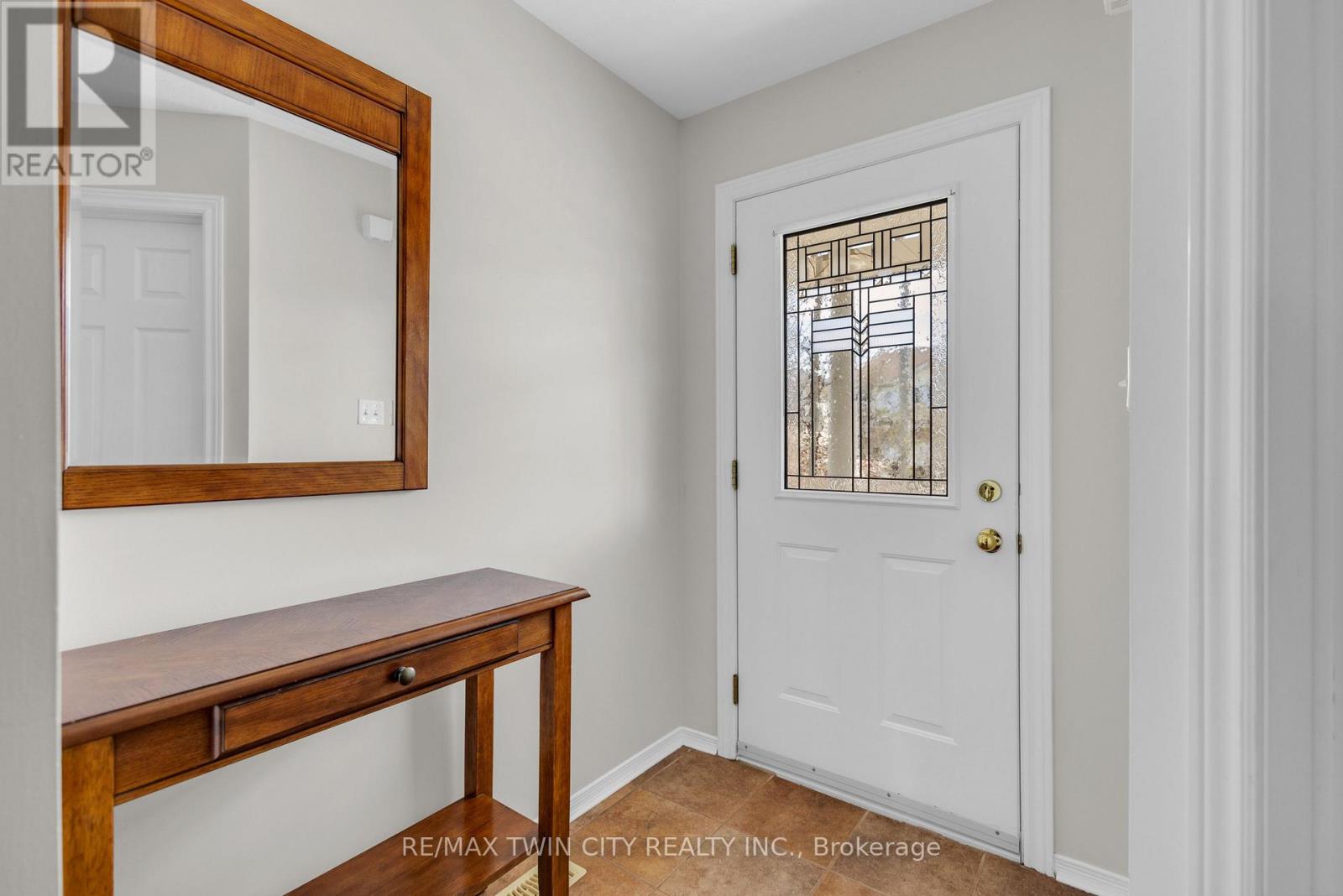 22 DAHLIA STREET, Kitchener, Ontario, N2E4A9 — Photo 3