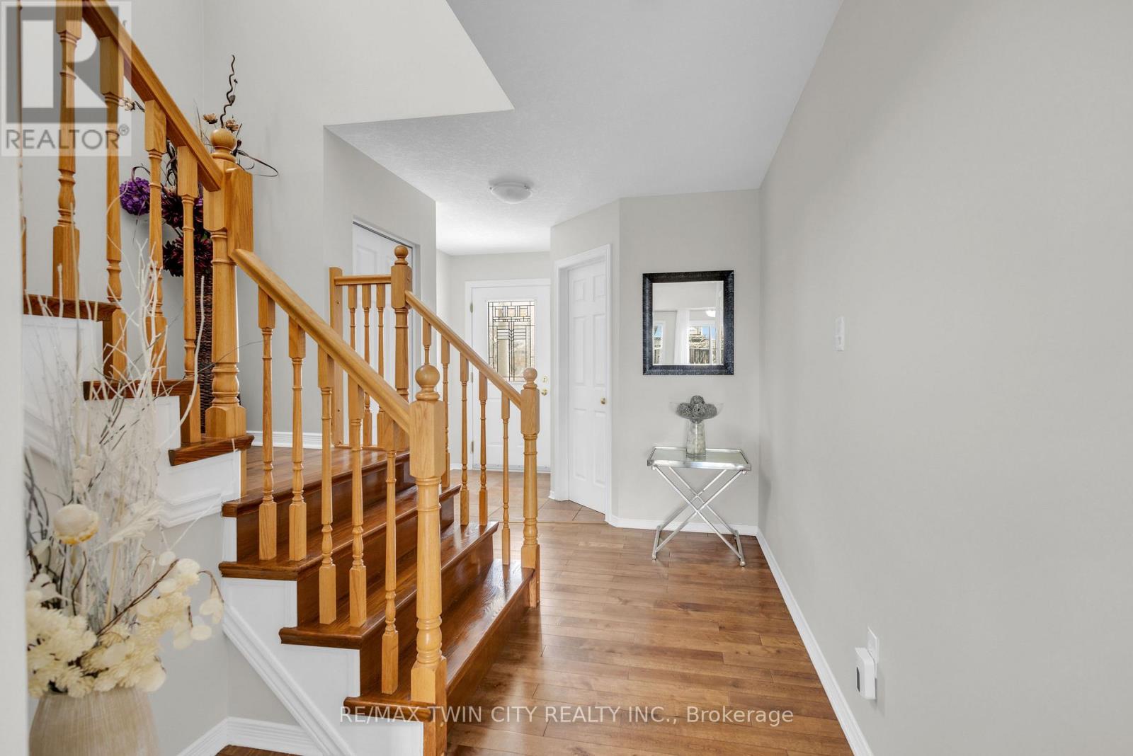 22 DAHLIA STREET, Kitchener, Ontario, N2E4A9 — Photo 4