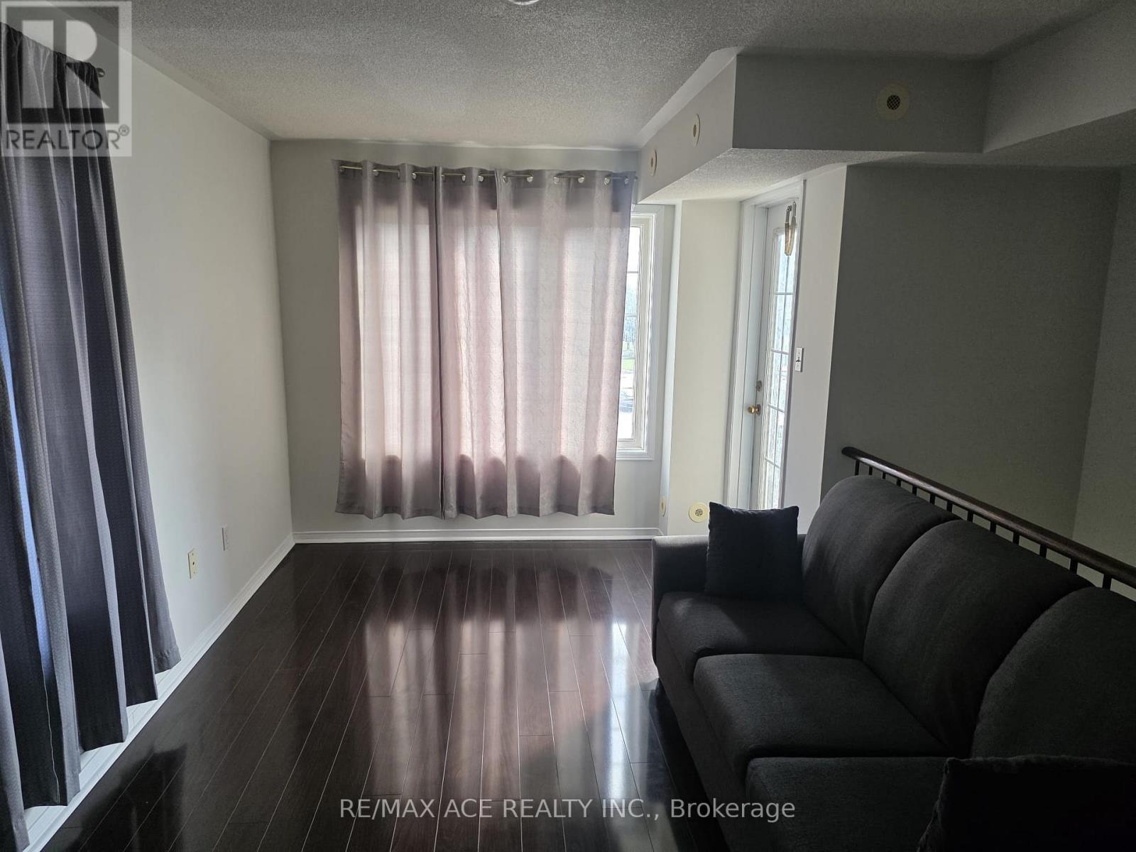 98 - 200 MCLEVIN AVENUE, Toronto (Malvern), Ontario, M1B6C9 — Photo 2