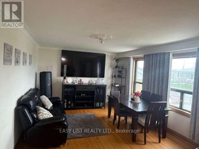 49 BLAYDON AVENUE, Toronto (Downsview-Roding-CFB), Ontario, M3M2E3 — Photo 4