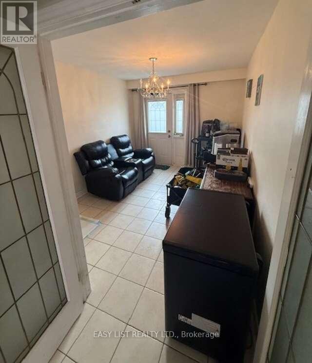 49 BLAYDON AVENUE, Toronto (Downsview-Roding-CFB), Ontario, M3M2E3 — Photo 8