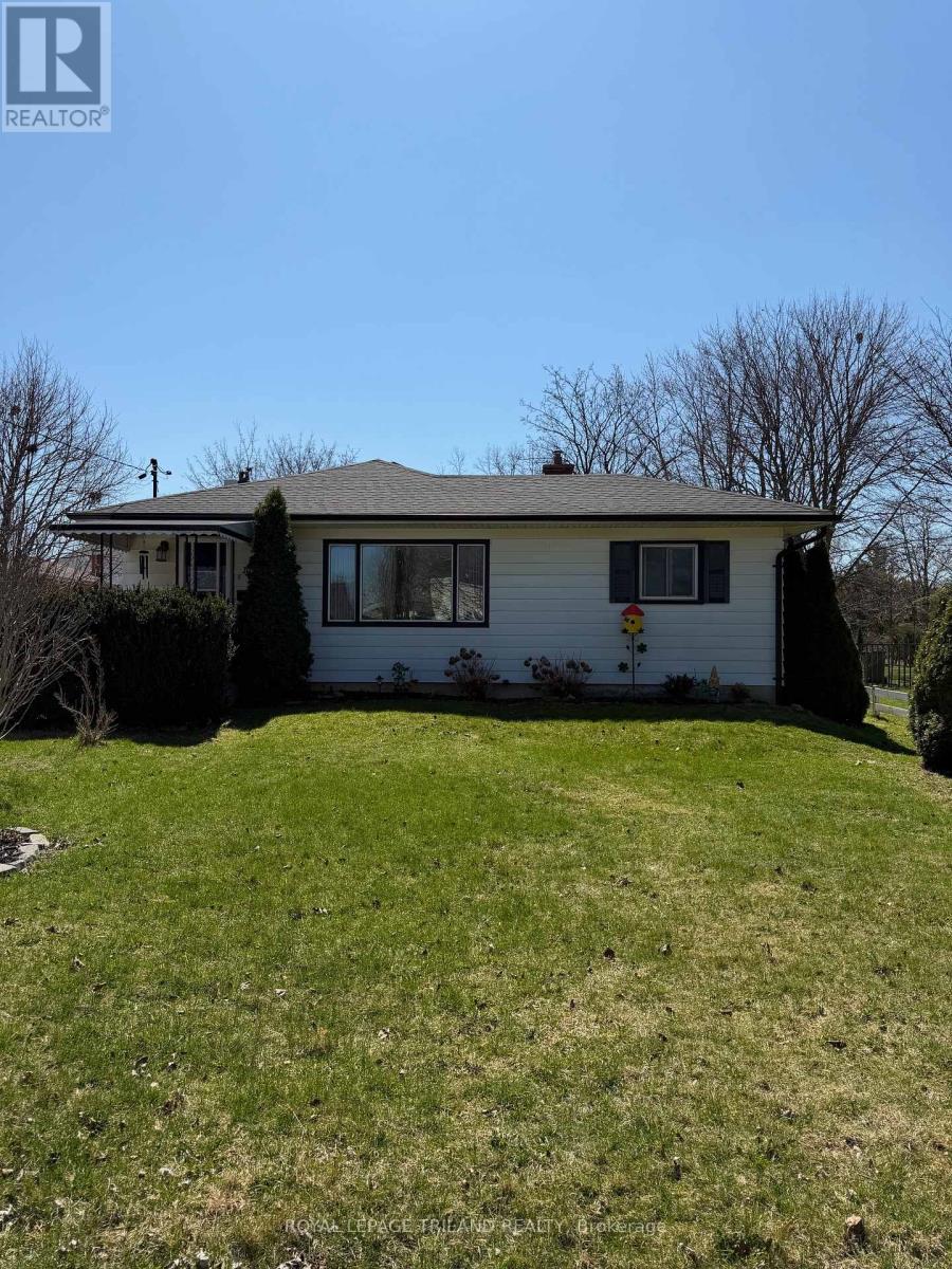 102 STEELE STREET, St. Thomas, Ontario, N5R2Y5 — Photo 2