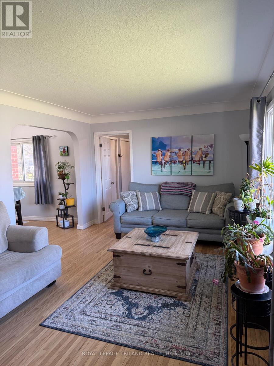 102 STEELE STREET, St. Thomas, Ontario, N5R2Y5 — Photo 4