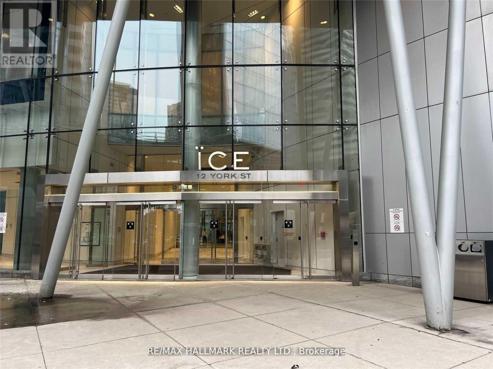 2303 - 12 YORK STREET, Toronto (Waterfront Communities), Ontario, M5J0A9 — Photo 2