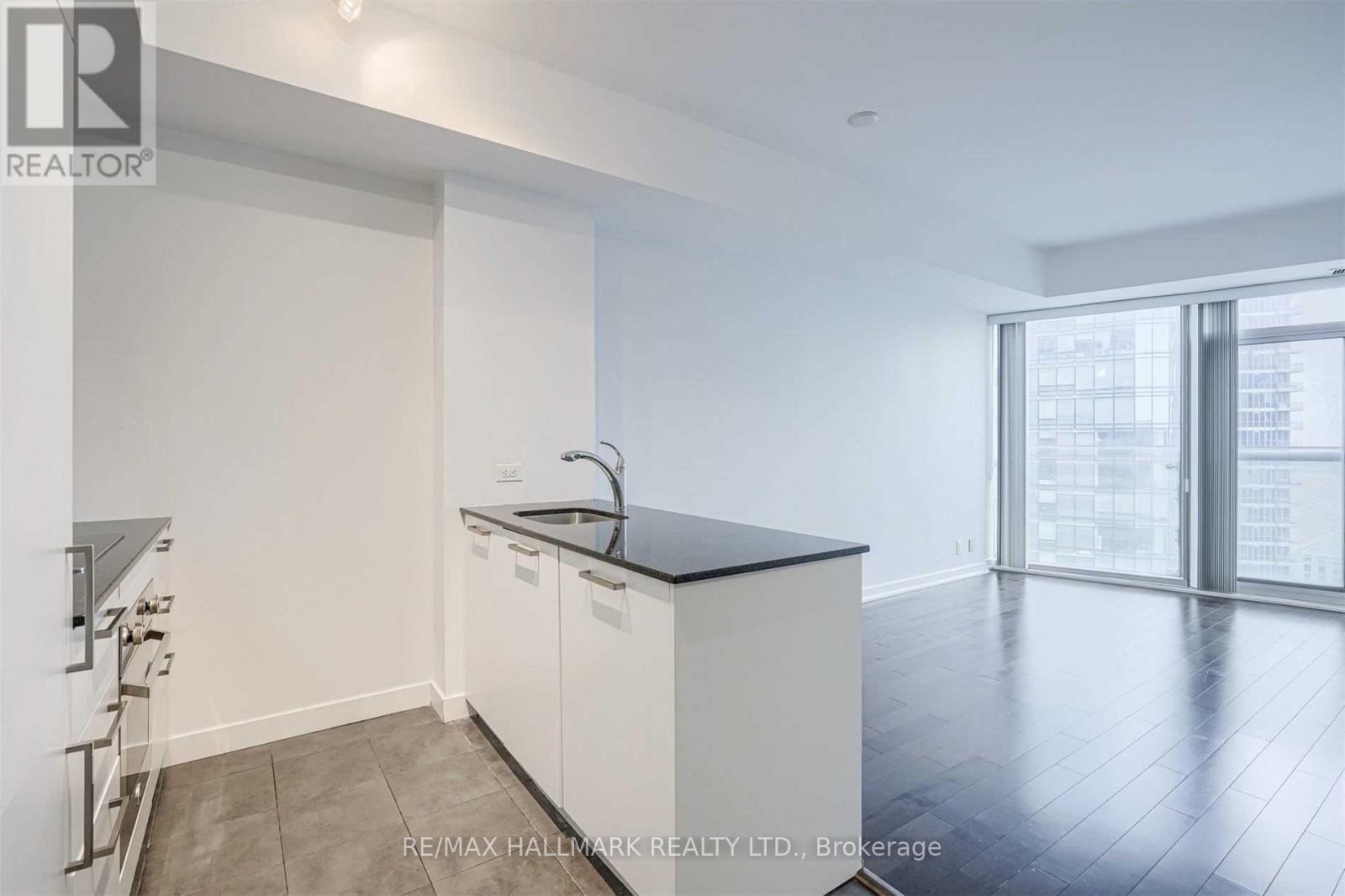 2303 - 12 YORK STREET, Toronto (Waterfront Communities), Ontario, M5J0A9 — Photo 3