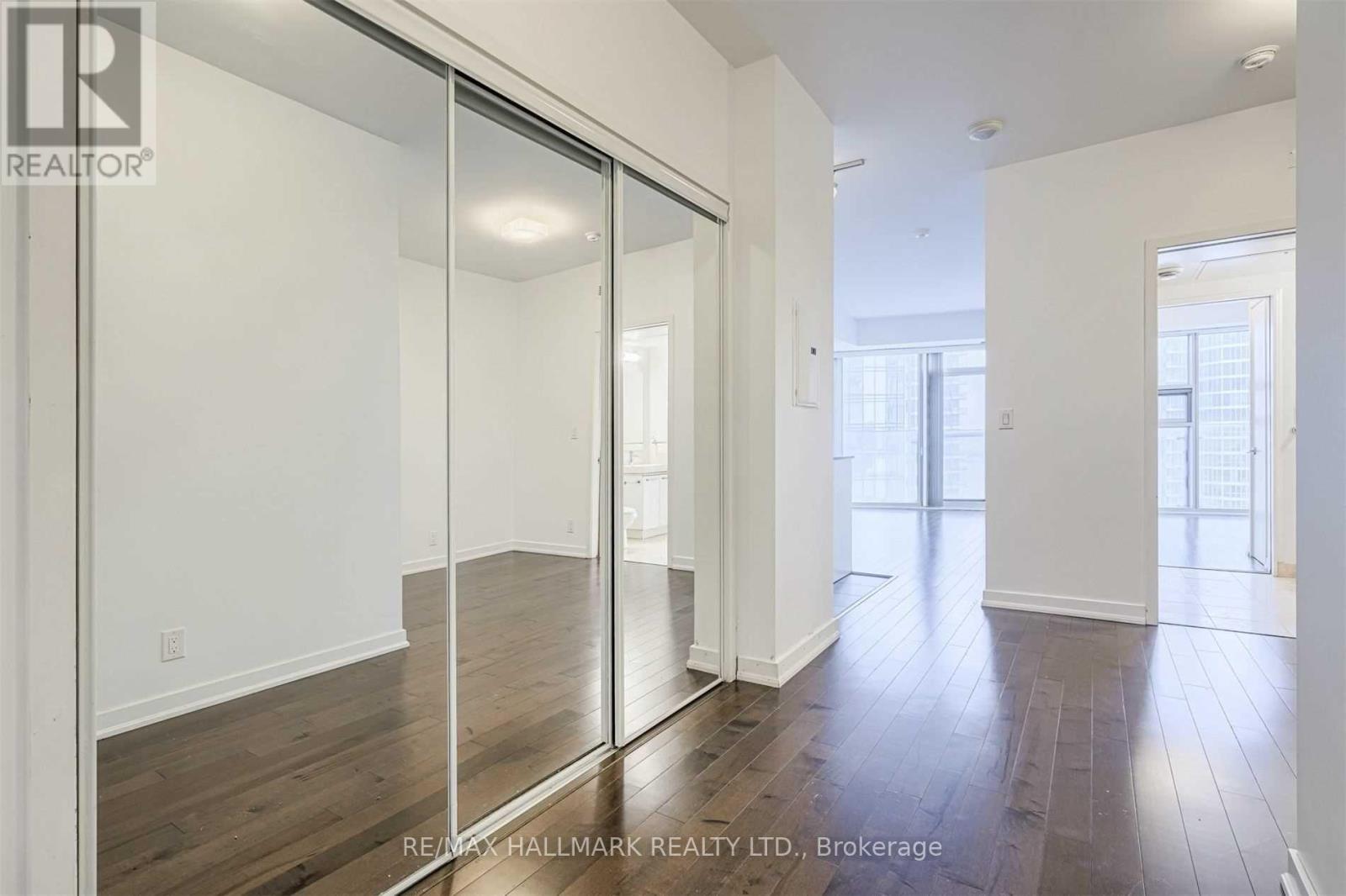 2303 - 12 YORK STREET, Toronto (Waterfront Communities), Ontario, M5J0A9 — Photo 7