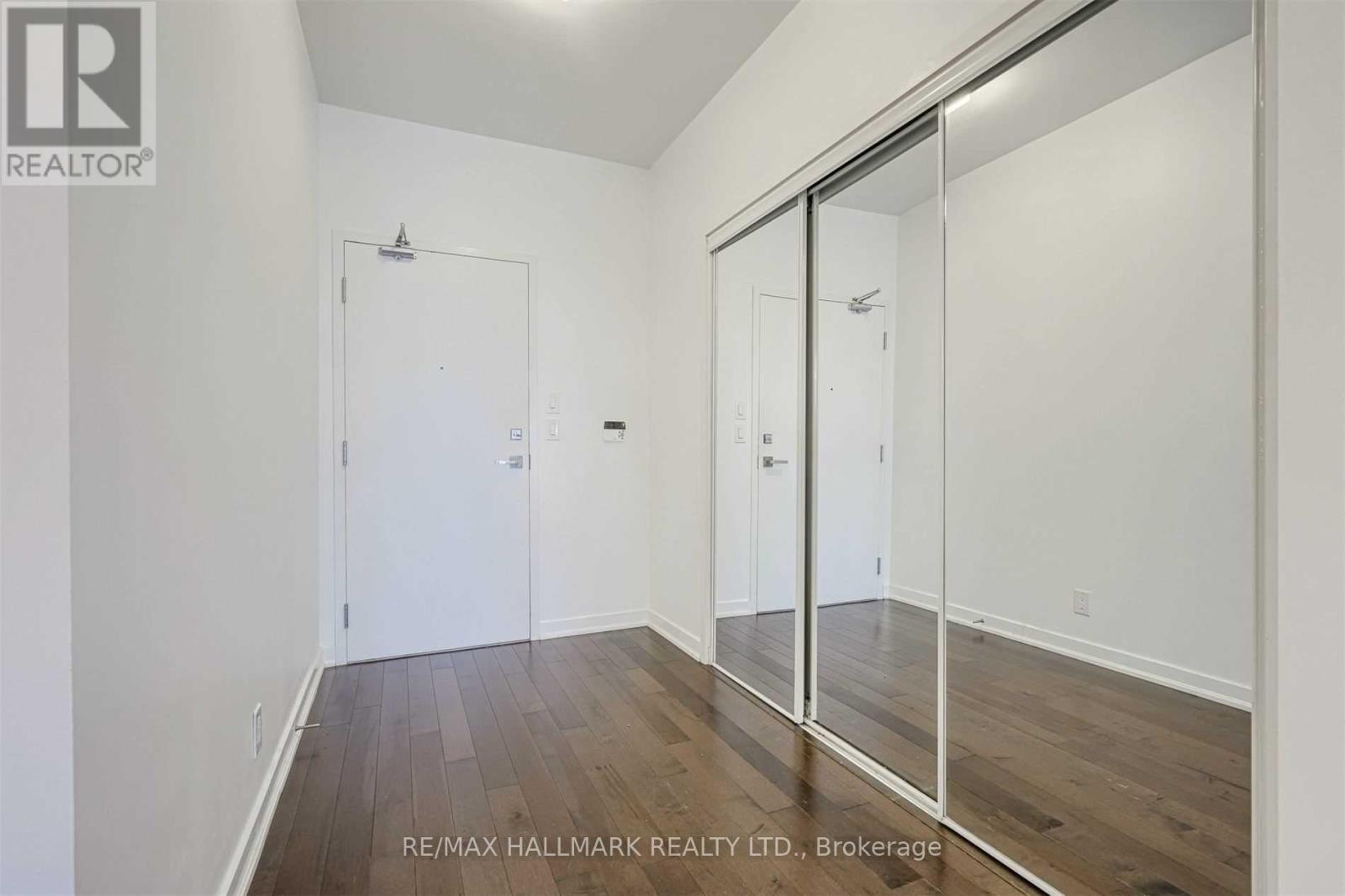 2303 - 12 YORK STREET, Toronto (Waterfront Communities), Ontario, M5J0A9 — Photo 8