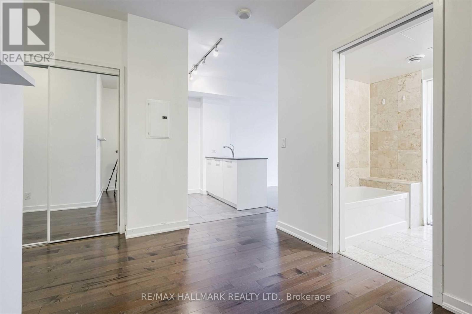 2303 - 12 YORK STREET, Toronto (Waterfront Communities), Ontario, M5J0A9 — Photo 9