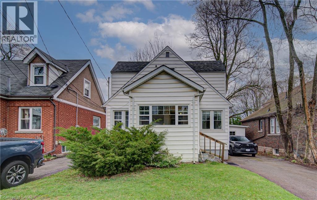 18 NORFOLK Street N, Hamilton, Ontario, L8S3K1 — Photo 2