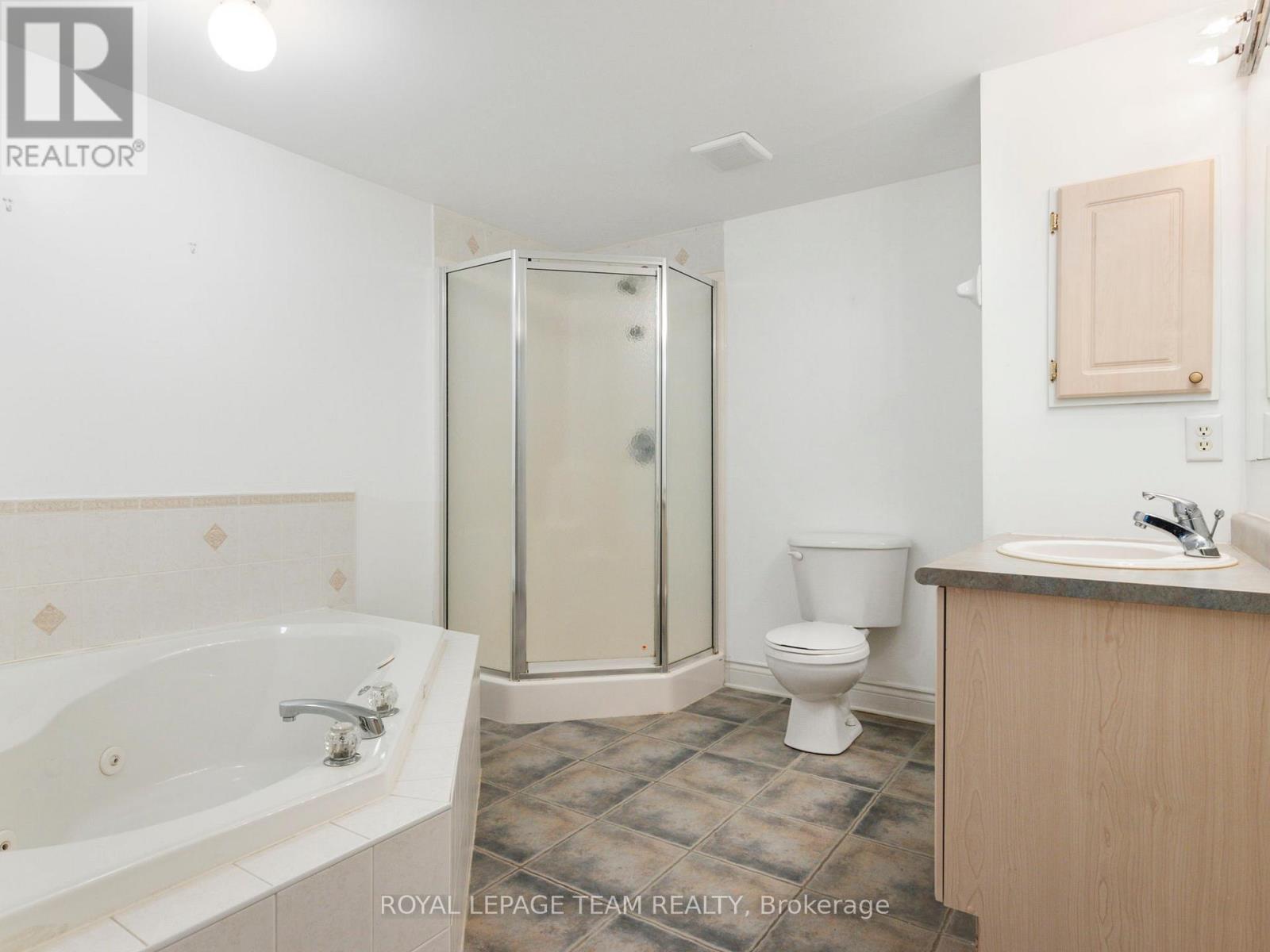 51 CASTLE GLEN CRESCENT, Ottawa, Ontario, K2L4G9 — Photo 12