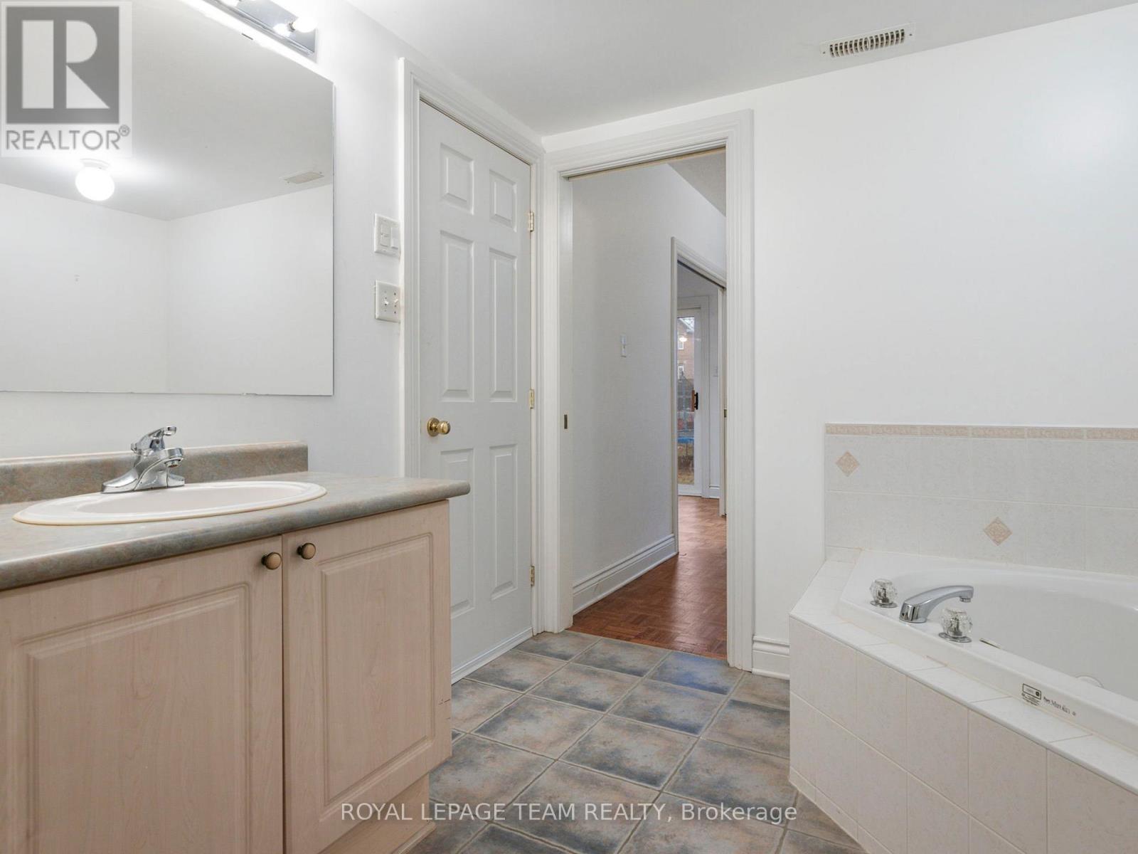 51 CASTLE GLEN CRESCENT, Ottawa, Ontario, K2L4G9 — Photo 13