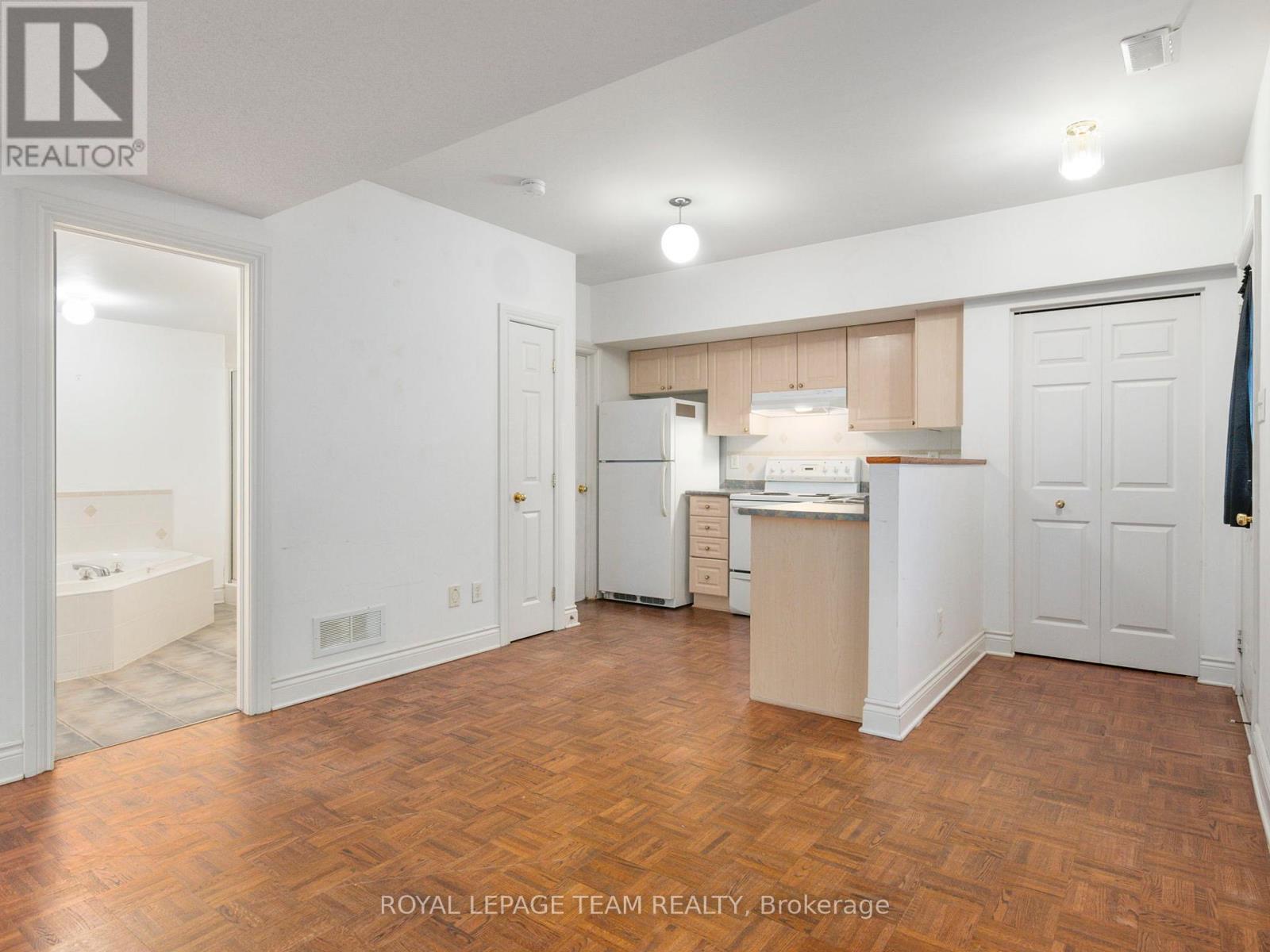 51 CASTLE GLEN CRESCENT, Ottawa, Ontario, K2L4G9 — Photo 3