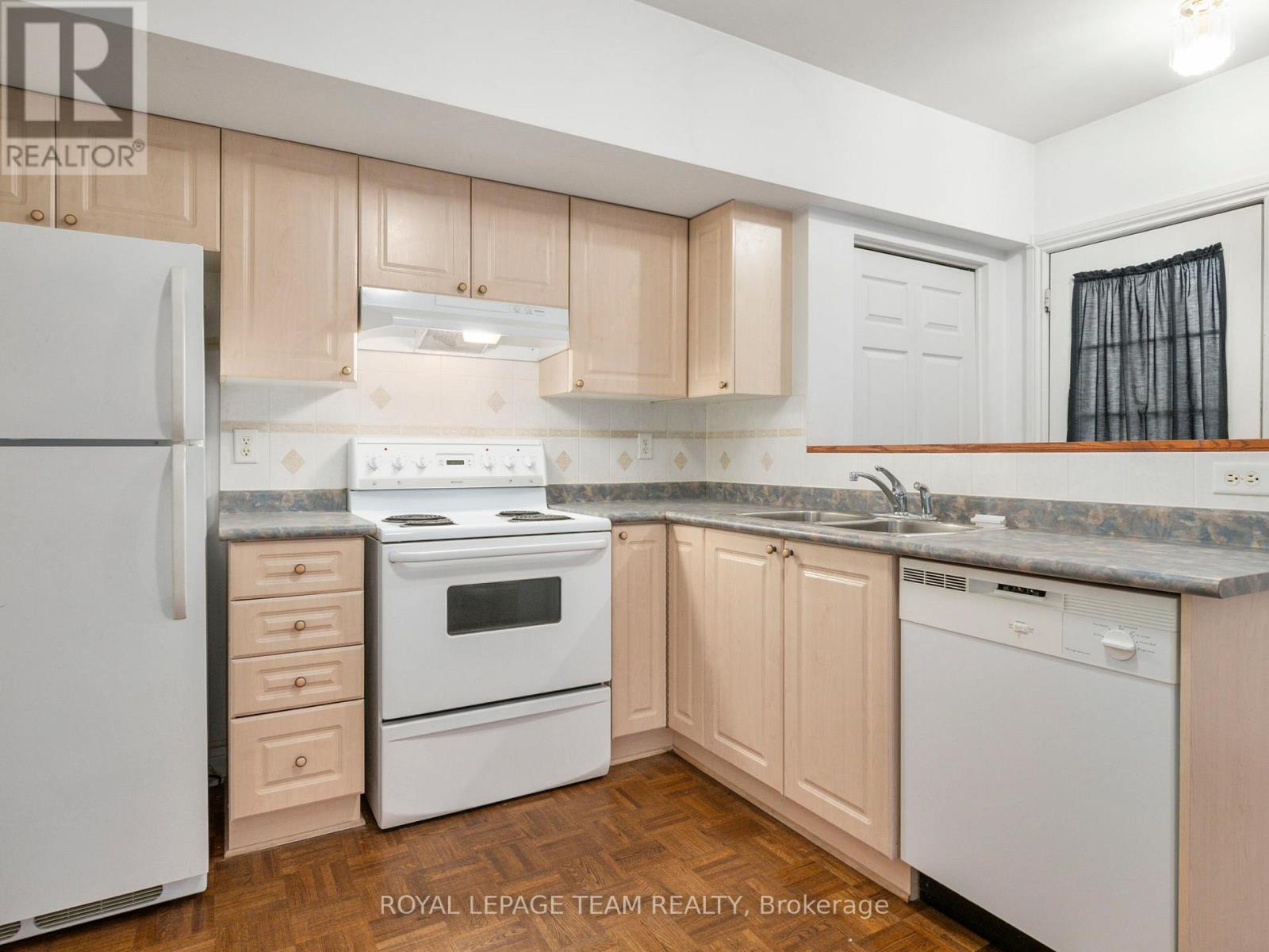 51 CASTLE GLEN CRESCENT, Ottawa, Ontario, K2L4G9 — Photo 4