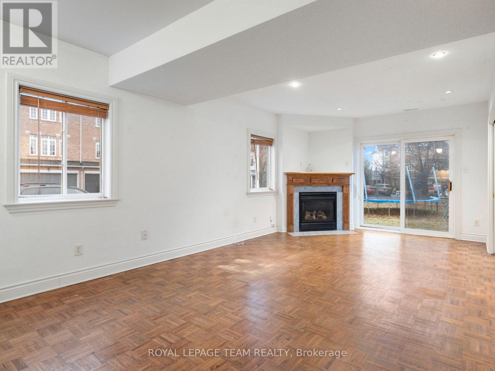 51 CASTLE GLEN CRESCENT, Ottawa, Ontario, K2L4G9 — Photo 5