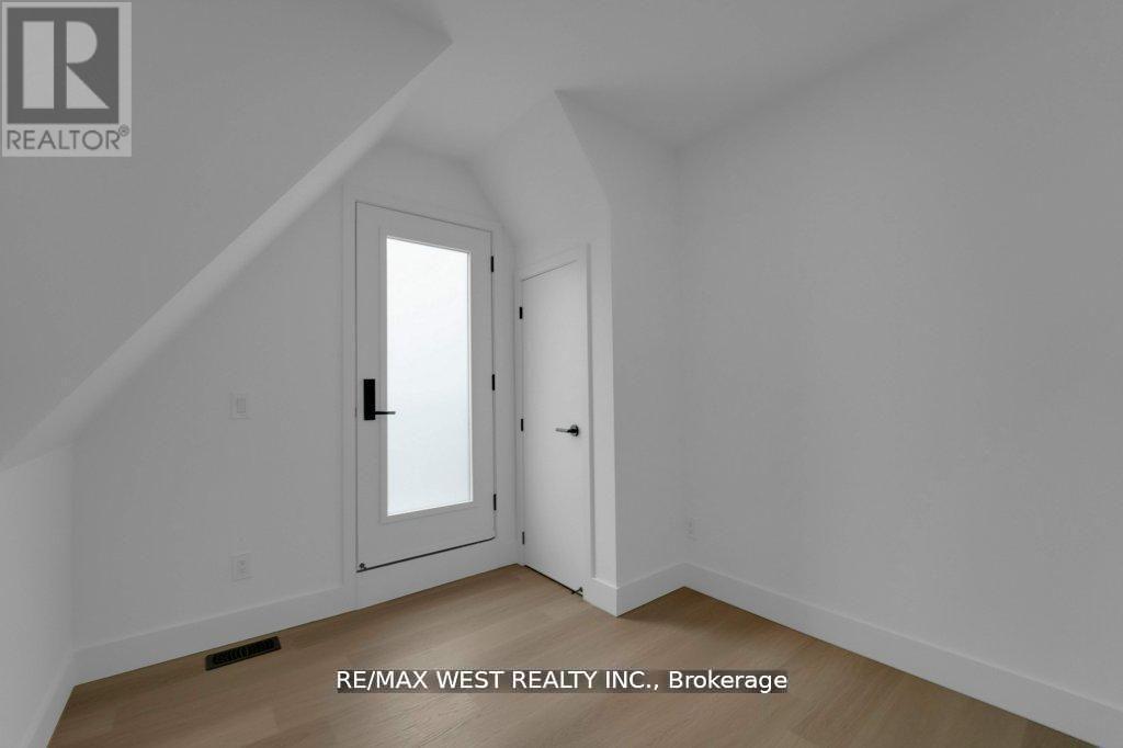 661 WINONA DRIVE, Toronto (Oakwood Village), Ontario, M6C3V6 — Photo 13