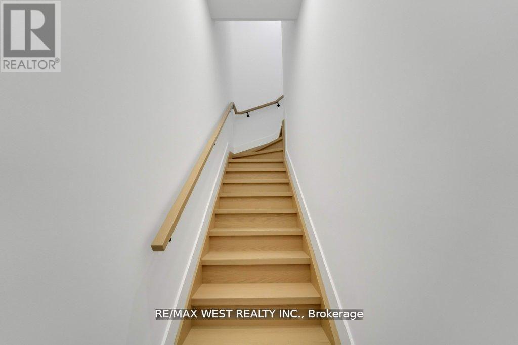 661 WINONA DRIVE, Toronto (Oakwood Village), Ontario, M6C3V6 — Photo 3