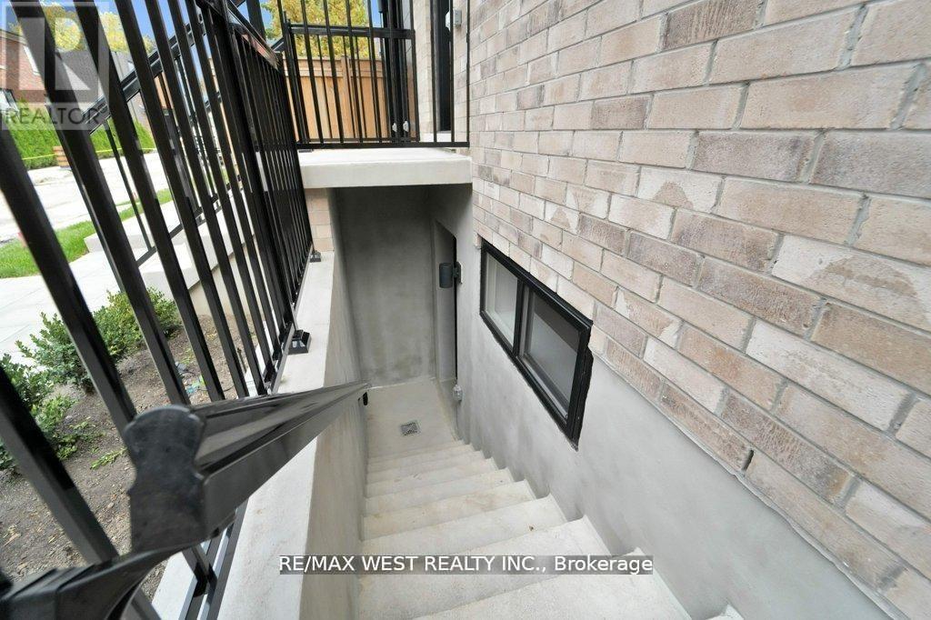 661 WINONA DRIVE, Toronto (Oakwood Village), Ontario, M6C3V6 — Photo 37