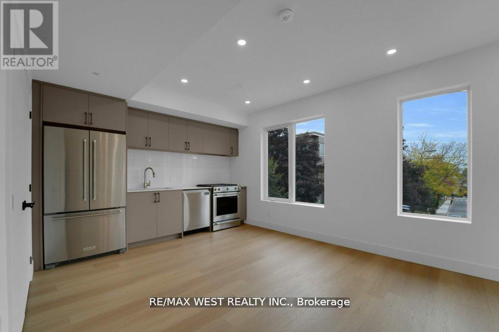 661 WINONA DRIVE, Toronto (Oakwood Village), Ontario, M6C3V6 — Photo 4