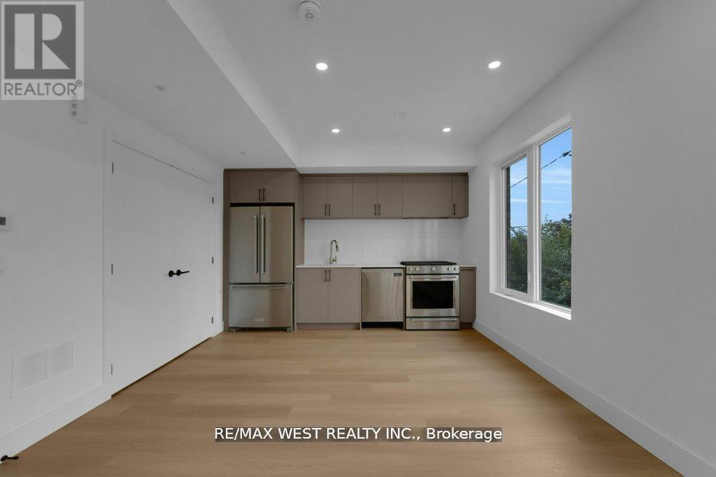 661 WINONA DRIVE, Toronto (Oakwood Village), Ontario, M6C3V6 — Photo 5