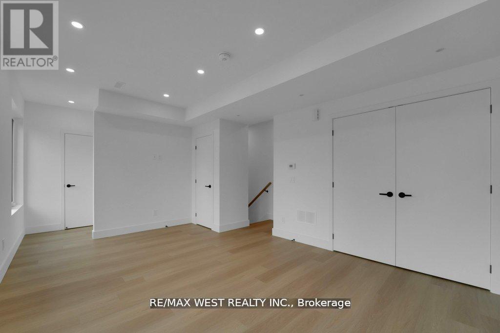 661 WINONA DRIVE, Toronto (Oakwood Village), Ontario, M6C3V6 — Photo 6