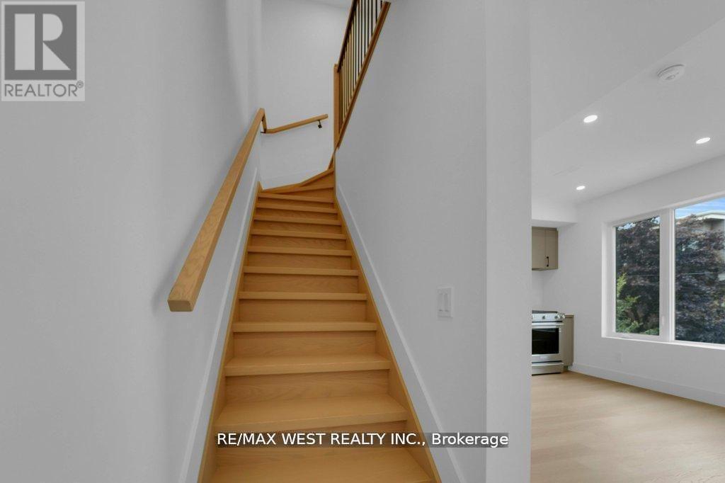 661 WINONA DRIVE, Toronto (Oakwood Village), Ontario, M6C3V6 — Photo 9