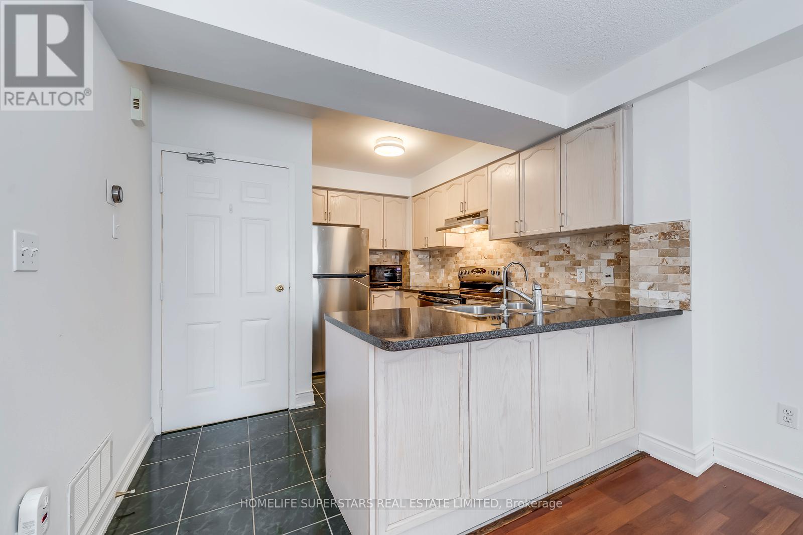 UNIT 11 - 605 SHORELINE DRIVE, Mississauga (Cooksville), Ontario, L5B4K3 — Photo 4