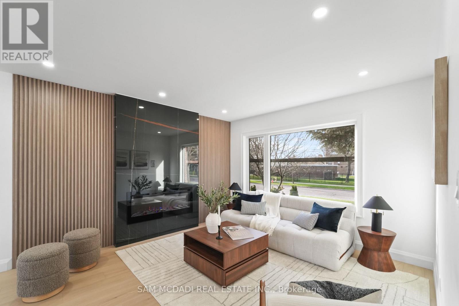 25 FALSTAFF AVENUE, Toronto (Maple Leaf), Ontario, M6L2C6 — Photo 10