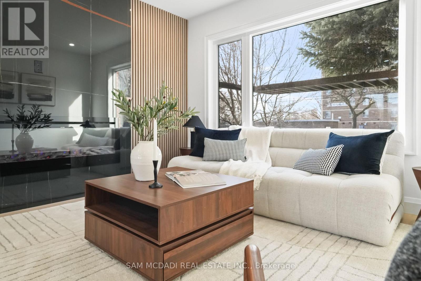 25 FALSTAFF AVENUE, Toronto (Maple Leaf), Ontario, M6L2C6 — Photo 11