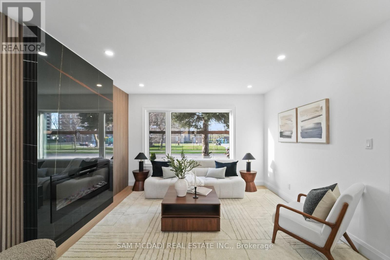 25 FALSTAFF AVENUE, Toronto (Maple Leaf), Ontario, M6L2C6 — Photo 12