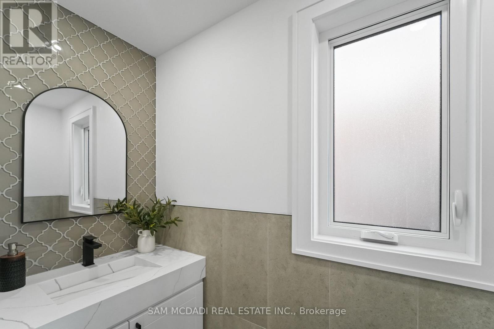 25 FALSTAFF AVENUE, Toronto (Maple Leaf), Ontario, M6L2C6 — Photo 13