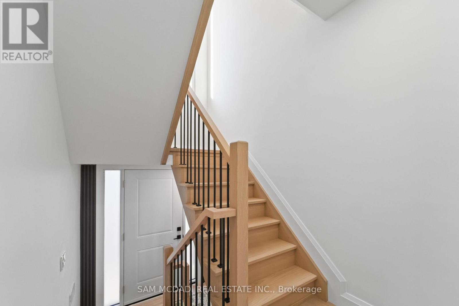 25 FALSTAFF AVENUE, Toronto (Maple Leaf), Ontario, M6L2C6 — Photo 14