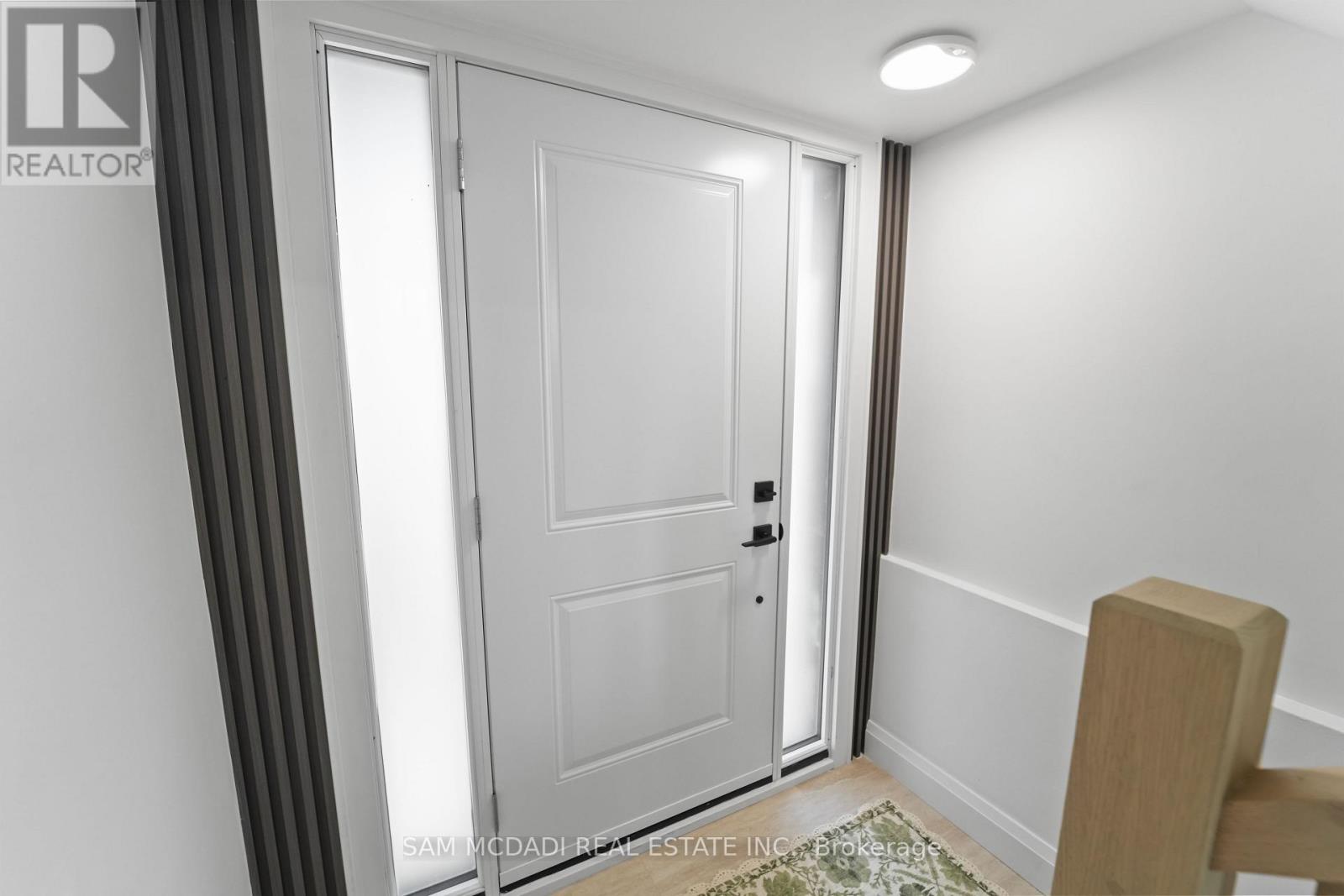 25 FALSTAFF AVENUE, Toronto (Maple Leaf), Ontario, M6L2C6 — Photo 2