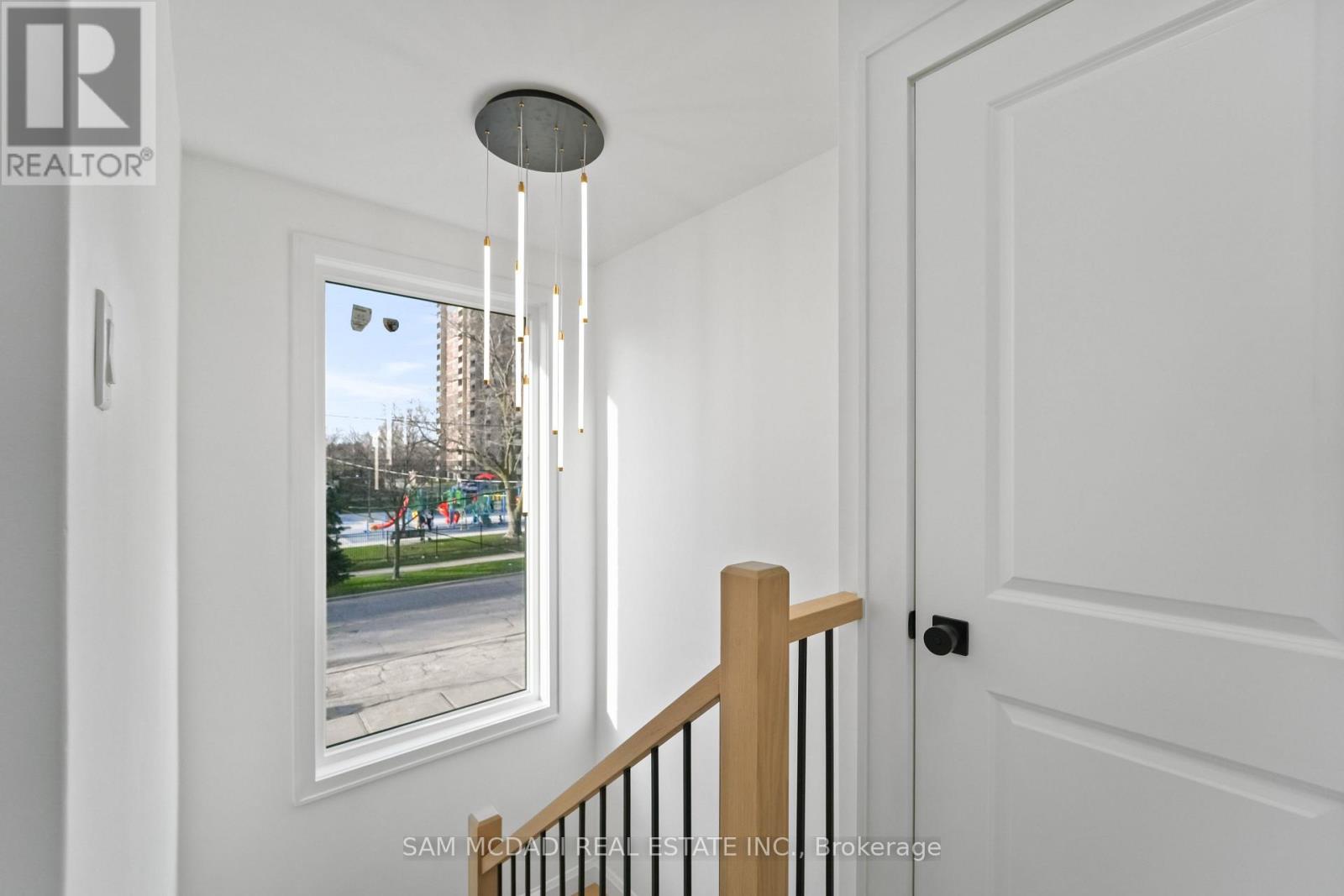 25 FALSTAFF AVENUE, Toronto (Maple Leaf), Ontario, M6L2C6 — Photo 22