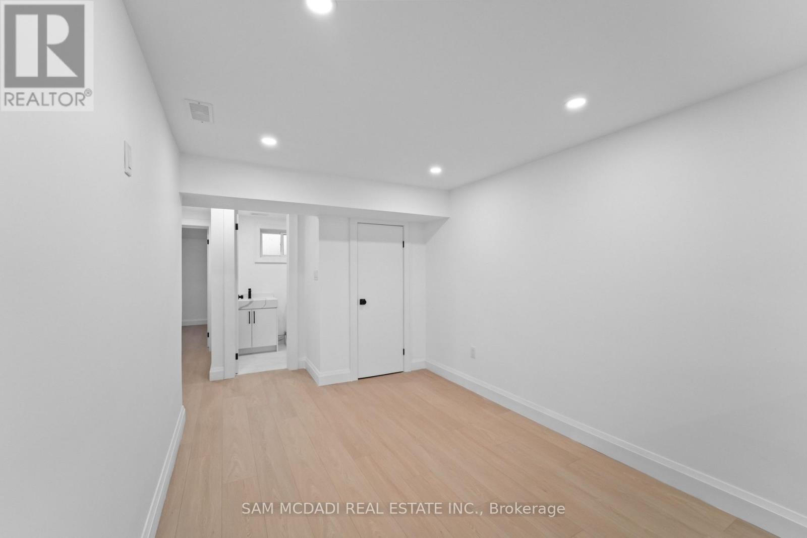 25 FALSTAFF AVENUE, Toronto (Maple Leaf), Ontario, M6L2C6 — Photo 23