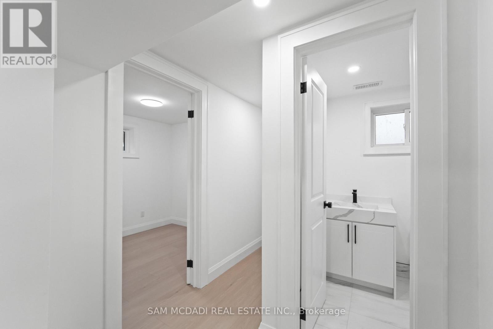 25 FALSTAFF AVENUE, Toronto (Maple Leaf), Ontario, M6L2C6 — Photo 24