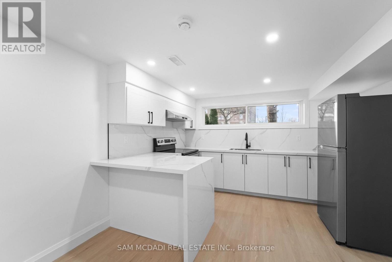 25 FALSTAFF AVENUE, Toronto (Maple Leaf), Ontario, M6L2C6 — Photo 28