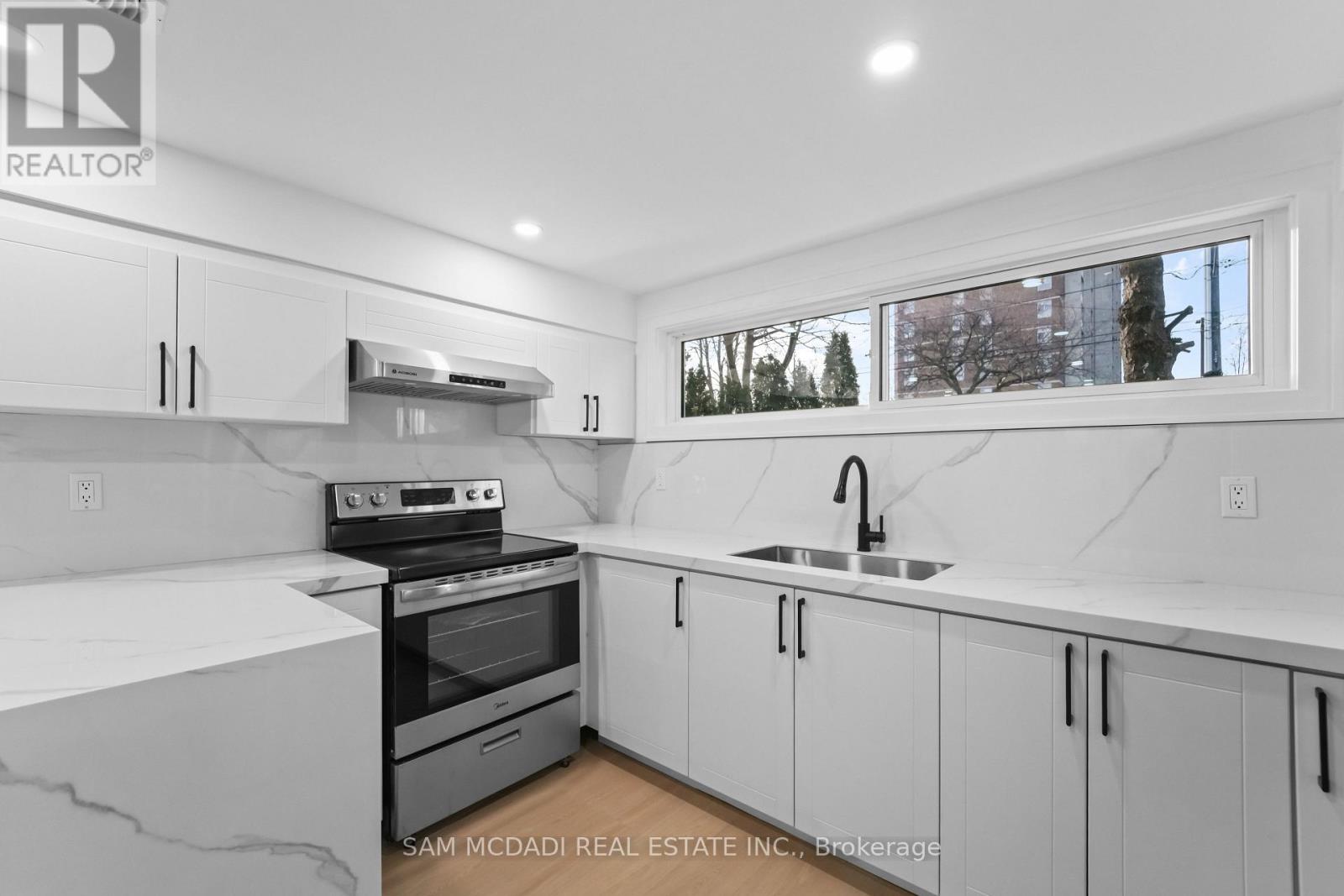 25 FALSTAFF AVENUE, Toronto (Maple Leaf), Ontario, M6L2C6 — Photo 29