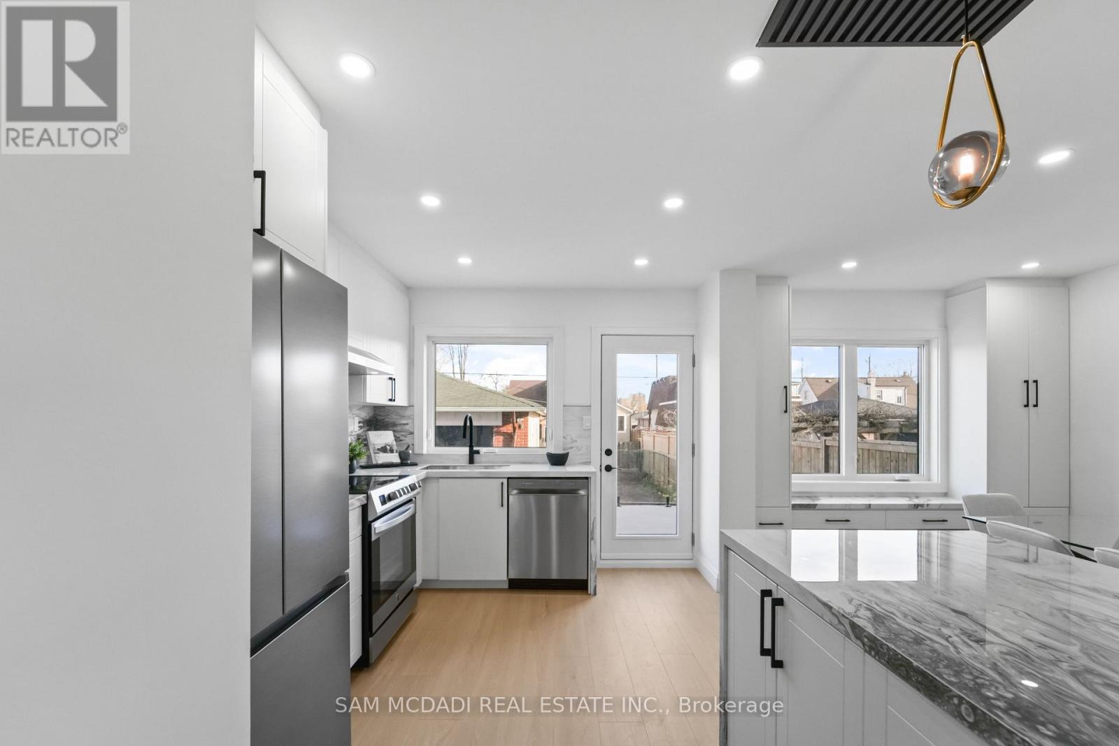 25 FALSTAFF AVENUE, Toronto (Maple Leaf), Ontario, M6L2C6 — Photo 4