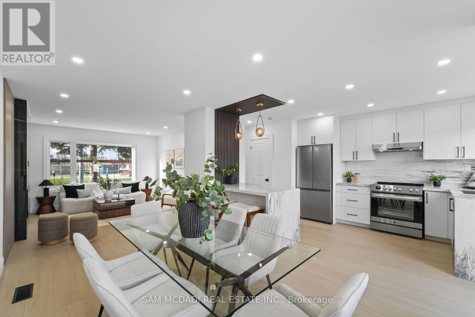 25 FALSTAFF AVENUE, Toronto (Maple Leaf), Ontario, M6L2C6 — Photo 9