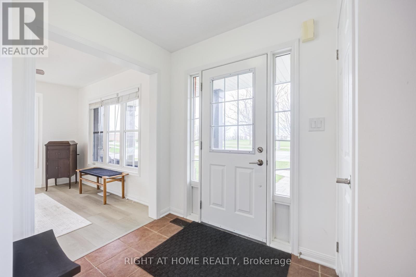 1 JAMESWAY CRESCENT, Whitchurch-Stouffville (Stouffville), Ontario, L4A0A3 — Photo 4