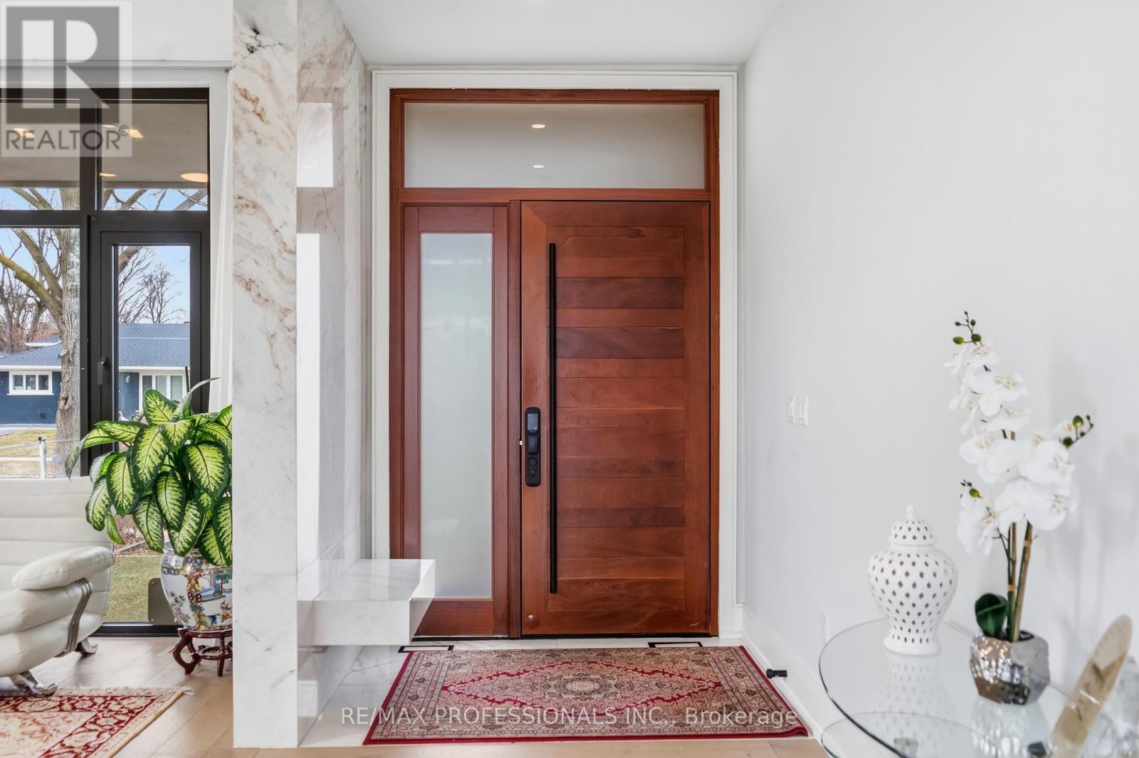 2206 UTLEY ROAD, Mississauga (Clarkson), Ontario, L5J1X1 — Photo 2