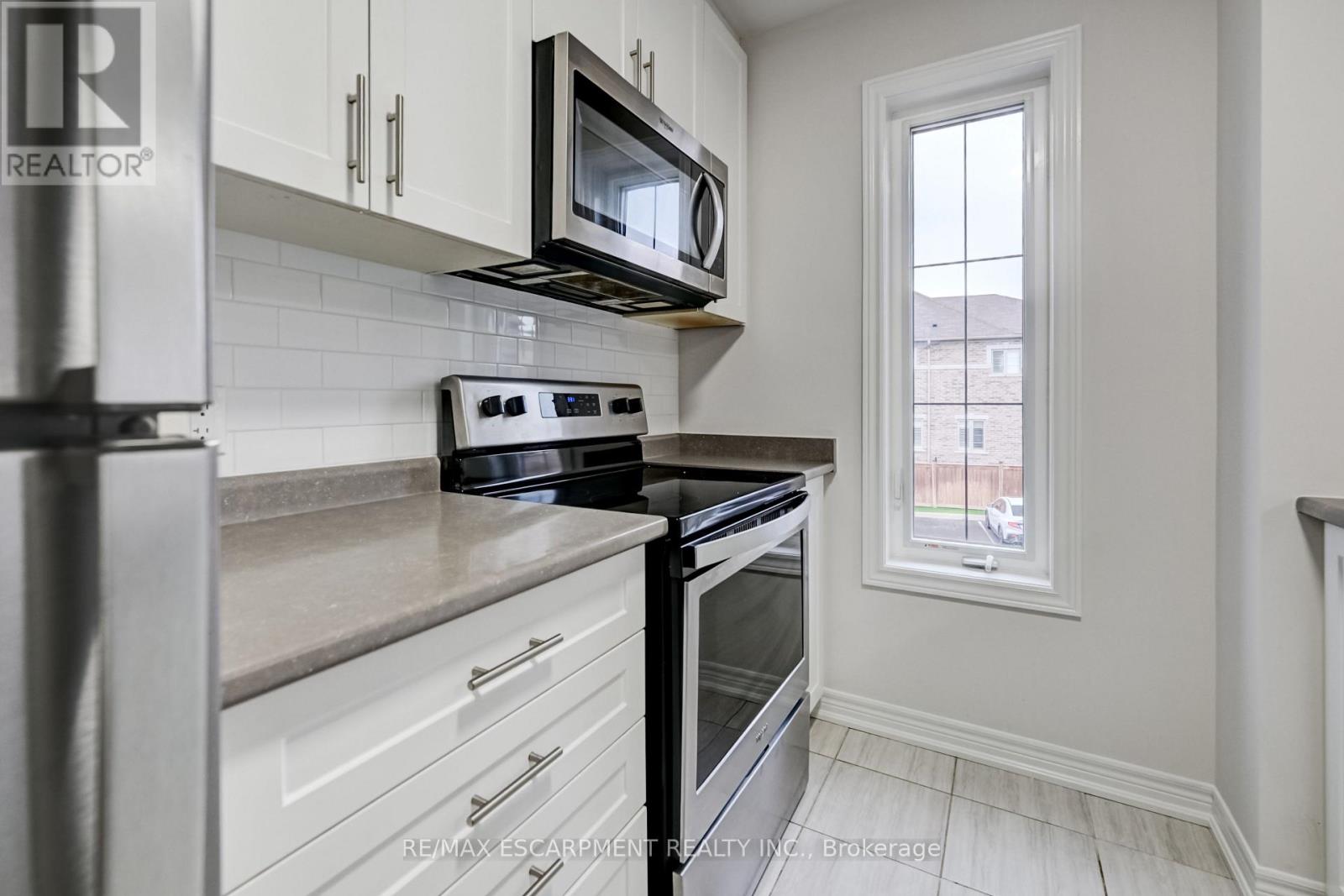 23 RIDGESIDE LANE W, Hamilton (Waterdown), Ontario, L8B1W5 — Photo 11