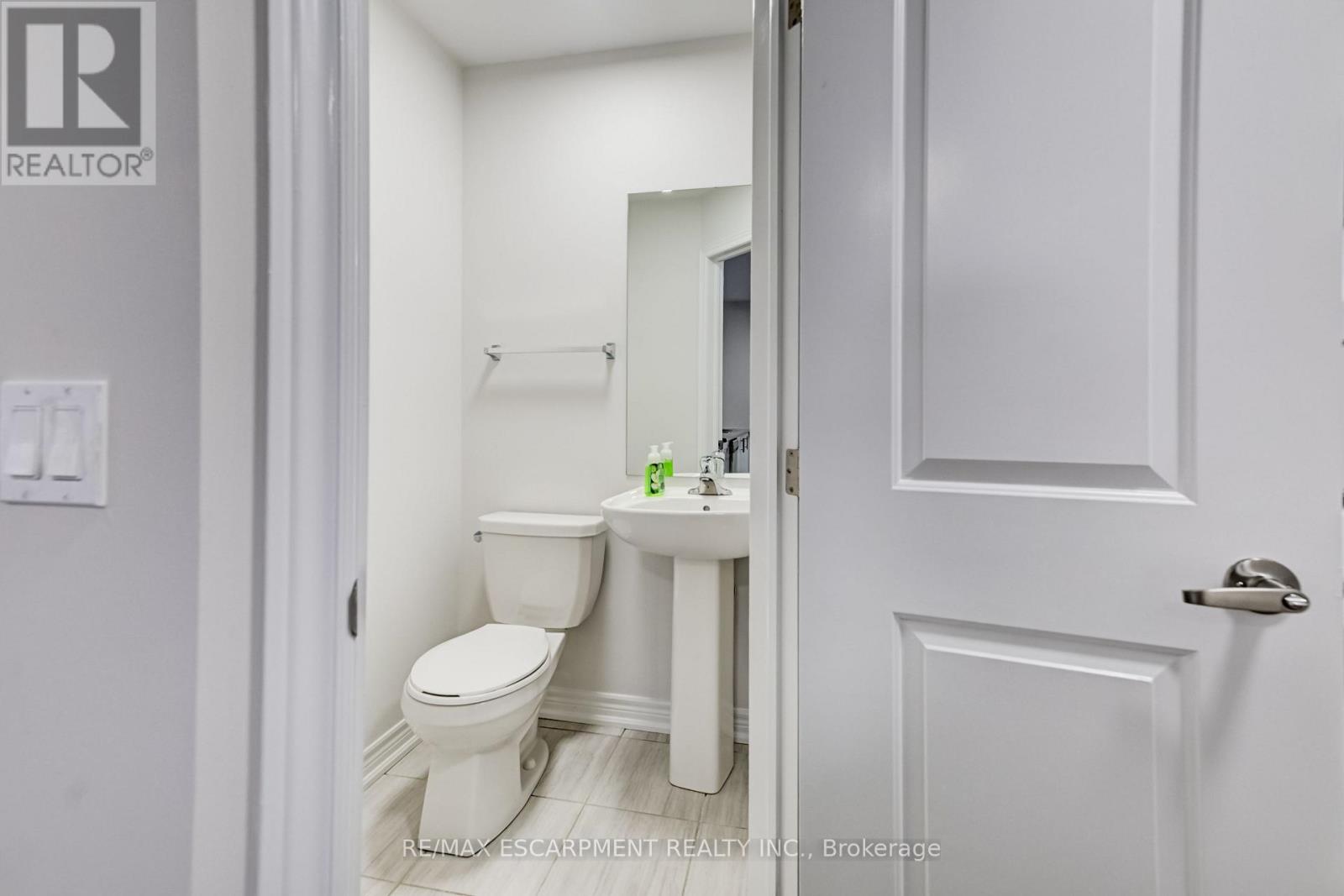 23 RIDGESIDE LANE W, Hamilton (Waterdown), Ontario, L8B1W5 — Photo 21