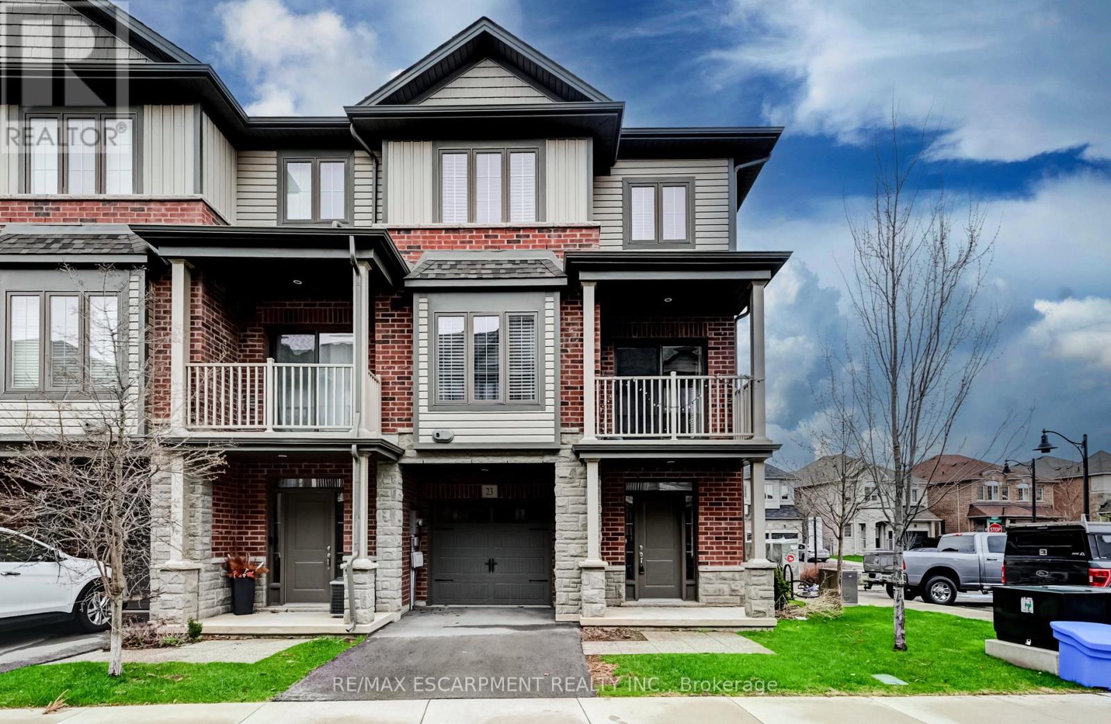 23 RIDGESIDE LANE W, Hamilton (Waterdown), Ontario, L8B1W5 — Photo 3