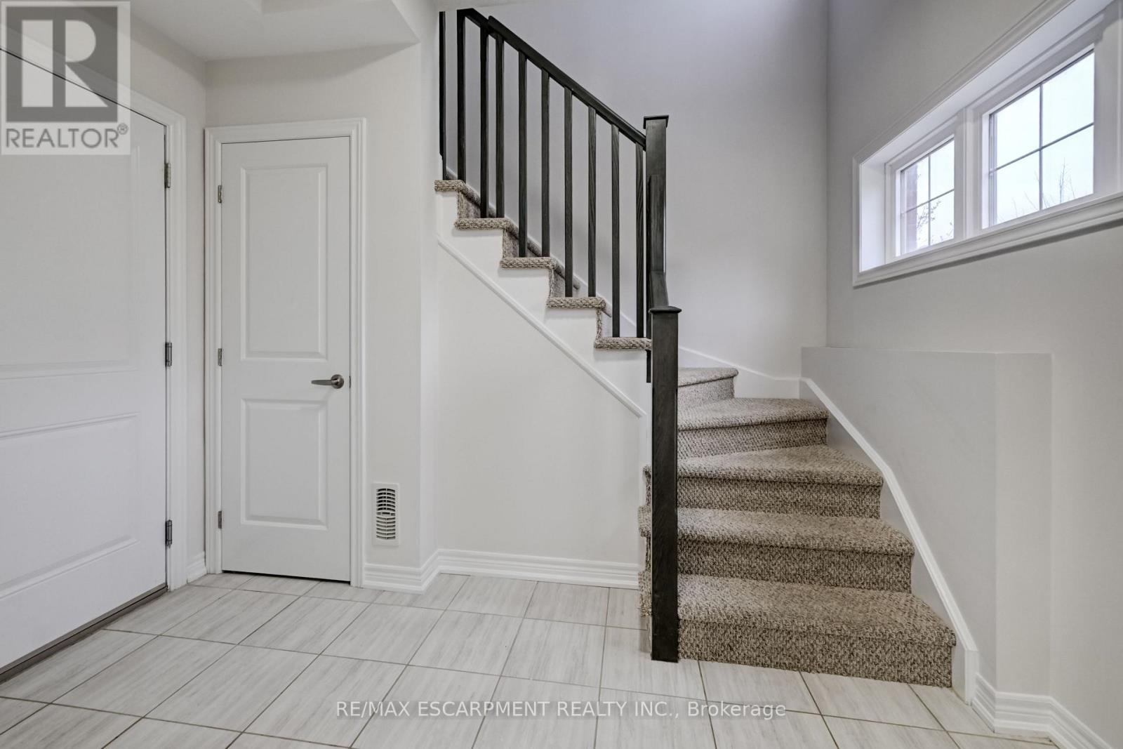 23 RIDGESIDE LANE W, Hamilton (Waterdown), Ontario, L8B1W5 — Photo 6