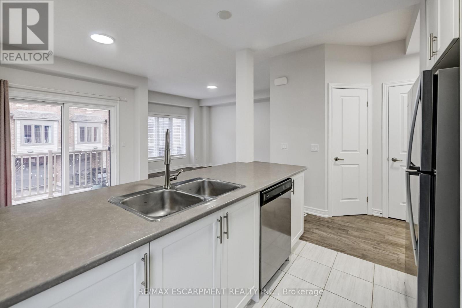 23 RIDGESIDE LANE W, Hamilton (Waterdown), Ontario, L8B1W5 — Photo 9