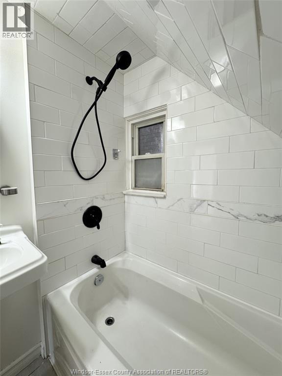 1085 Langlois AVENUE Unit# Main, Windsor, Ontario, N9A2H4 — Photo 10