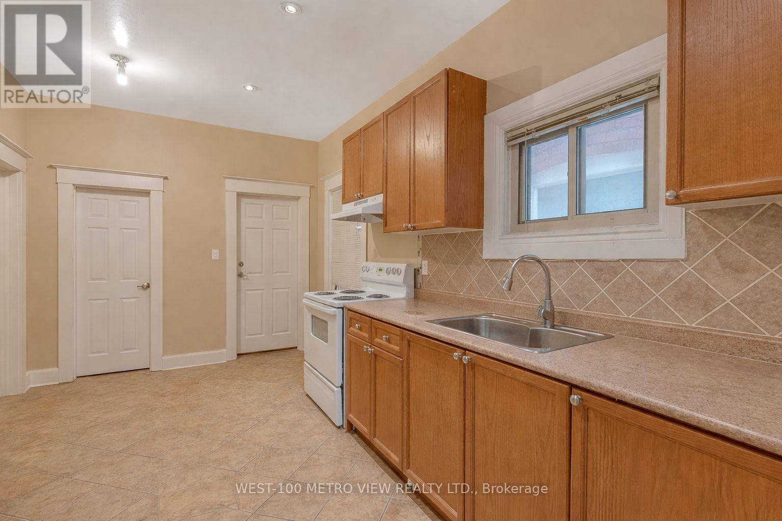 1733 DUFFERIN STREET, Toronto (Oakwood Village), Ontario, M6E3N9 — Photo 4