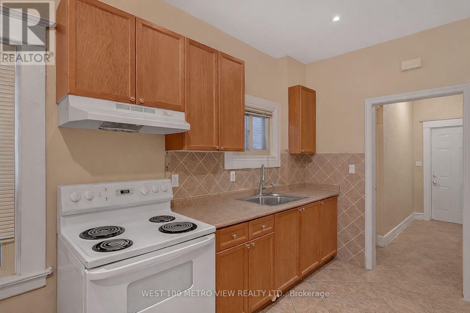 1733 DUFFERIN STREET, Toronto (Oakwood Village), Ontario, M6E3N9 — Photo 5