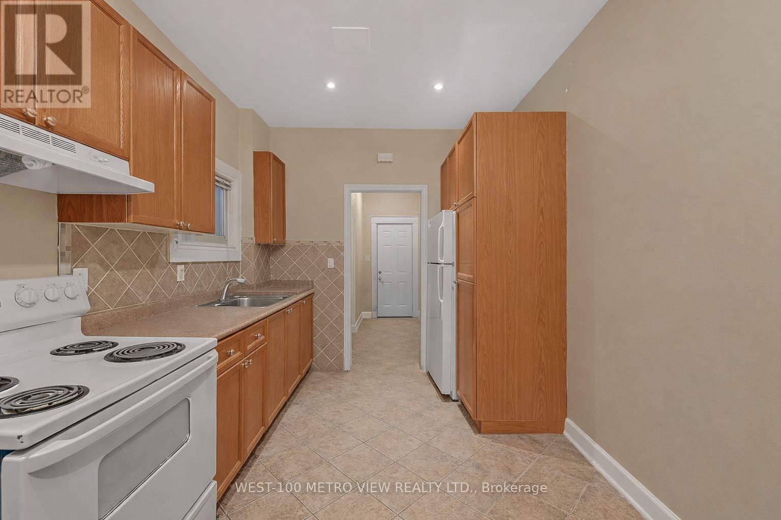 1733 DUFFERIN STREET, Toronto (Oakwood Village), Ontario, M6E3N9 — Photo 6